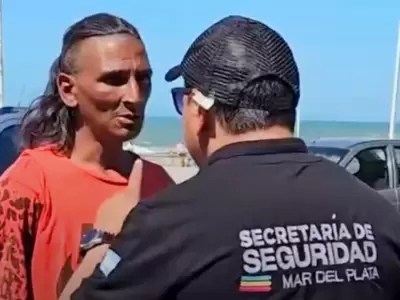 Playa Bristol. El lugar donde el 'trapito' cobra por "cuidar".