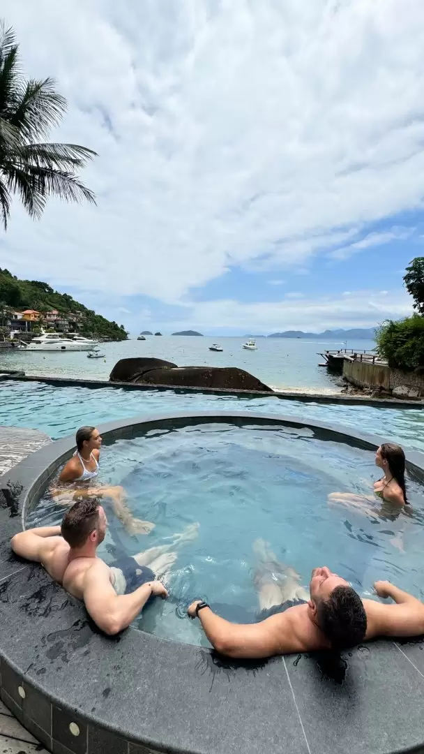 Jacuzzi con amigos.