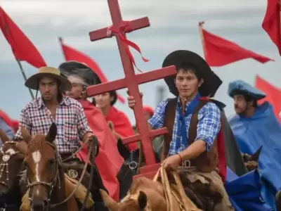 Los fieles del Gauchito Gil todos los a�os se congregan en la localidad correntina de Mercedes con el fin de cumplir con distintas promesas.