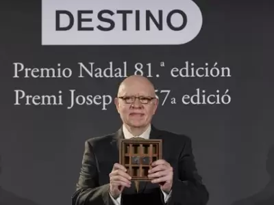 Jorge Fern�ndez D�az al recibir el premio en Espa�a./