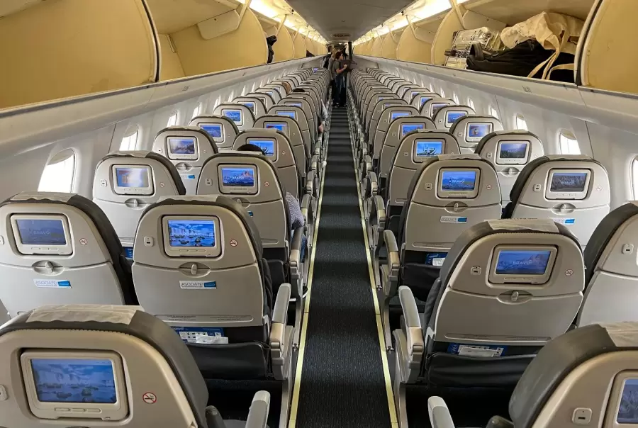 Interior del Embraer E190.