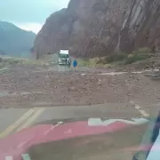 Lluvias y desprendimientos paralizan el paso a Chile