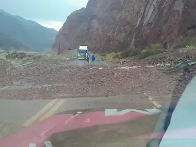 Lluvias y desprendimientos paralizan el paso a Chile