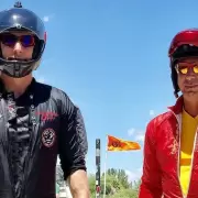 Paracaidistas argentinos conquistan un récord Guinness con un salto inédito