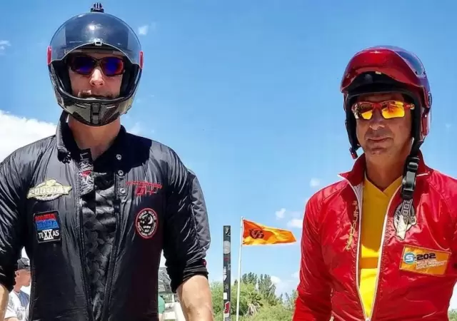 Paracaidistas argentinos conquistan un r�cord Guinness con un salto in�dito