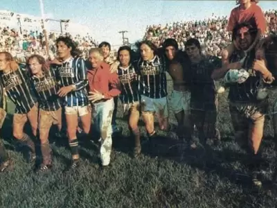 Los inolvidables h�roes del barro, que lograron el ascenso ante Guaran� en Misiones