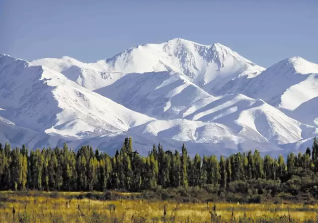 A apenas dos horas de la Ciudad de Mendoza, el Paso la Carrera regala imgenes impactantes.