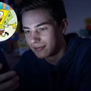 Estaba aburrido, imit� a Bob Esponja y es viral en TikTok: �qui�n es?