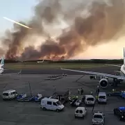 Incendio en pastizales de Ezeiza: caos y reprogramaciones en medio del fuego
