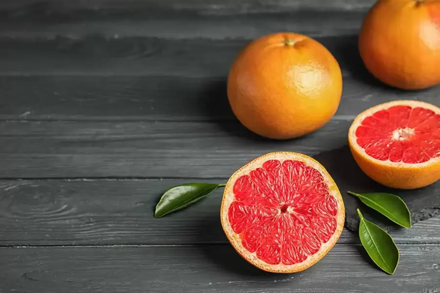 El pomelo contiene varias cualidades que ayudan a la salud./