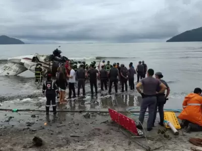El piloto qued� atrapado entre los escombros y muri�.
