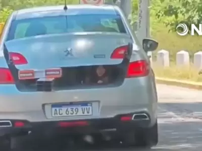 La hija del juez en el ba�l del auto.