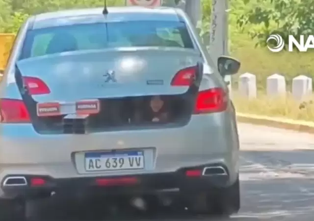 La hija del juez en el ba�l del auto.