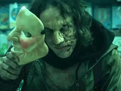 �Terror en Nunca Jam�s? Campanita y el Capit�n Garfio, en una versi�n retorcida de Peter Pan