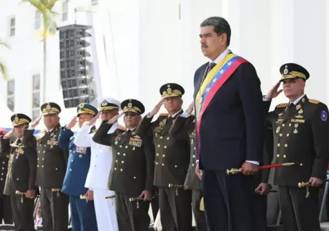 Nicol�s Maduro jur� ante la presencia de dirigentes kirchneristas/