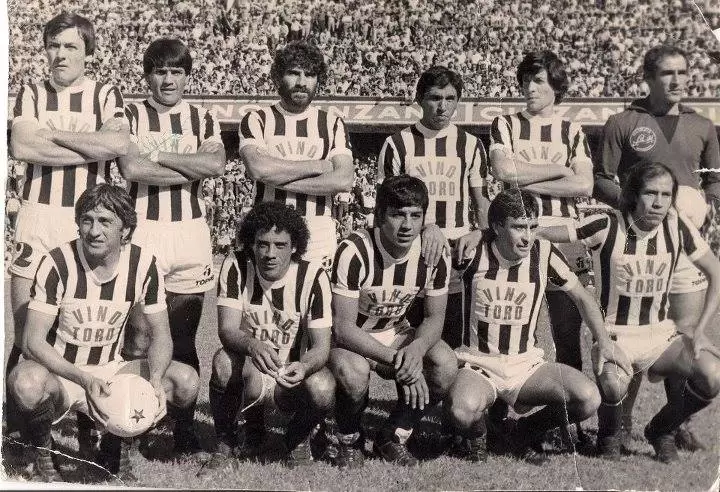 Bad�a, Zolorza, Montivero, Atalivar Villegas, Sosa y Reggi. Fornari, Vel�zquez, Funes, Quiroga y Olmos. Gimnasia 83