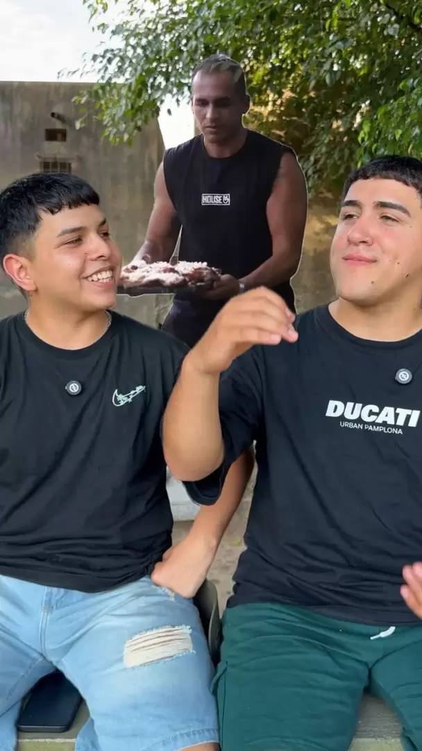 Agust�n Pedernera y "T�o Camilo", creadores de contenido humor�stico.