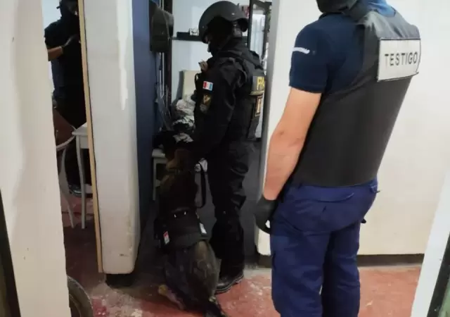 Entre los detenidos hay una mujer polic�a.