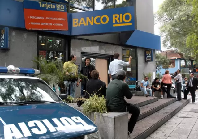Dentro del banco hab�a 23 personas al momento de producirse al atraco.