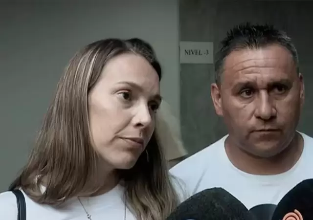 Vanessa C�ceres y Ra�l Calder�n, padres del reci�n nacido que muri� en marzo de 2022. (Foto: web)