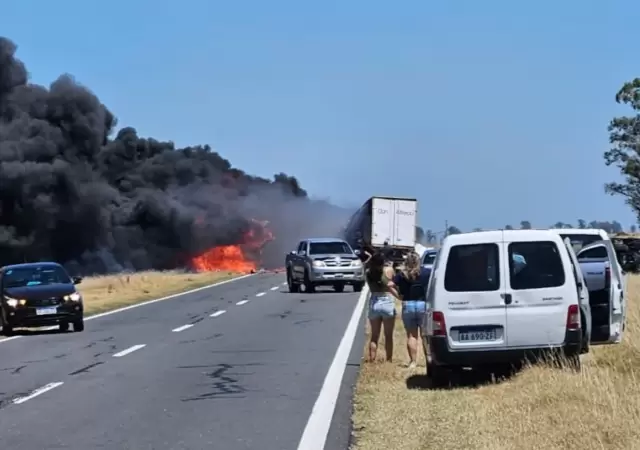 Tragedia en la Ruta 7: un muerto y dos heridos en un brutal choque entre camiones