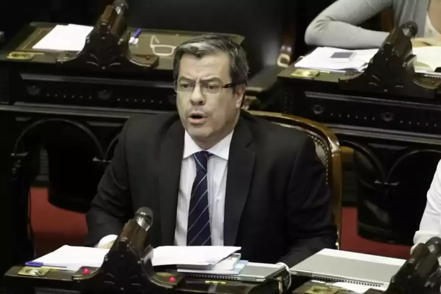 Mart�nez, jefe de la bancada peronista