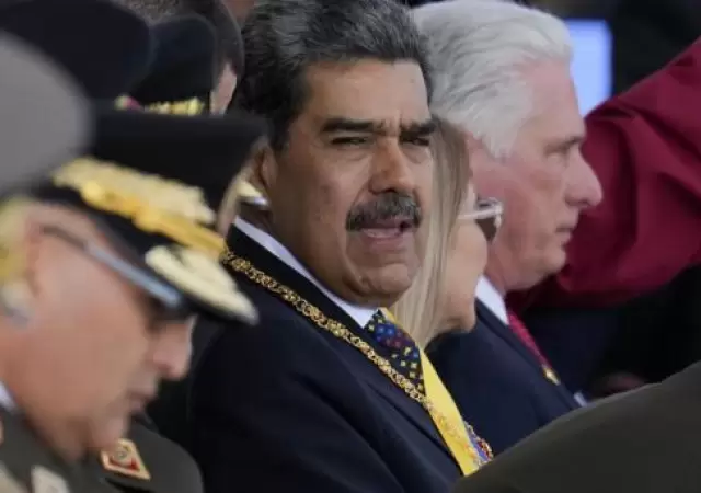 El reelegido mandatario se las agarr� ahora con tres embajadas del viejo continente.
