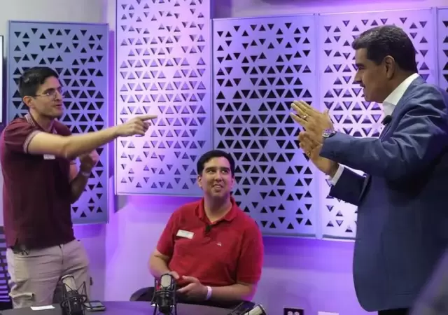 Imagen: captura de video de una entrevista de Michelo a Nicol�s Maduro.