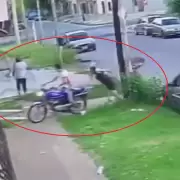 As� fue el brutal ataque de motochorros para robarle a una vecina