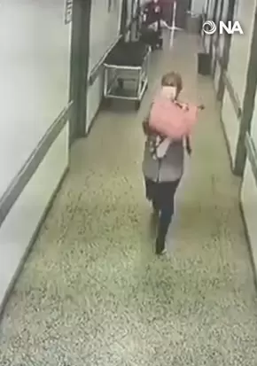 Cubrió su cara para no ser reconocida.
