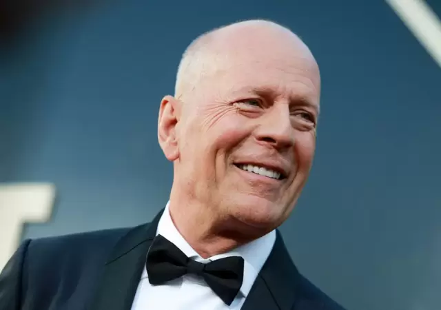 Bruce Willis reapareci� junto a los socorristas en Los Angeles.