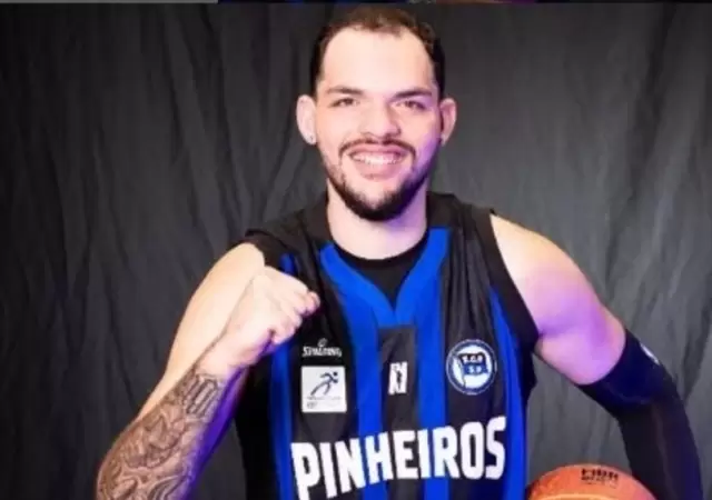 Fidelis llega a la Argentina.