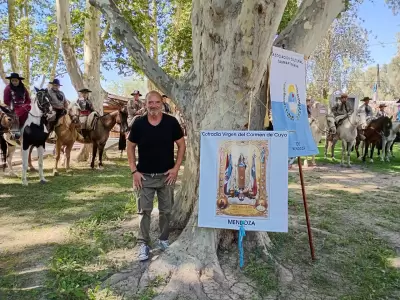 El referente de la "Juan Bautista" estuvo en el Campo Hist�rico juntando firmas/