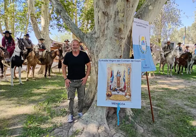 El referente de la "Juan Bautista" estuvo en el Campo Hist�rico juntando firmas/