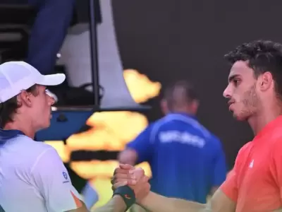 Cer�ndolo se saluda en la red con De Mi�aur