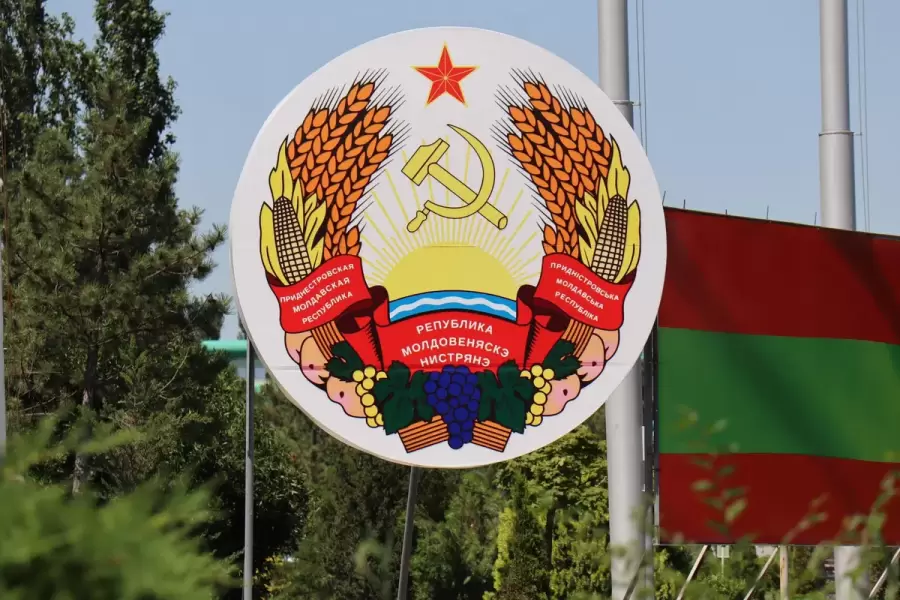 Un cartel con una hoz y un martillo en Tiraspol, capital de Transnistria. Foto: DPA