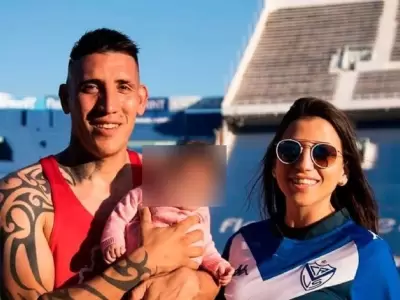 Ricardo Centuri�n junto a Jenifer su expareja y madre de su hija Emma