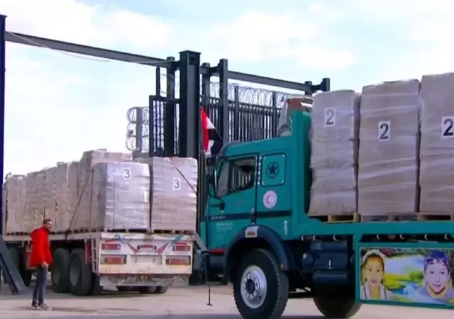 Ingresan alimentos por la frontera con Egipto    /
