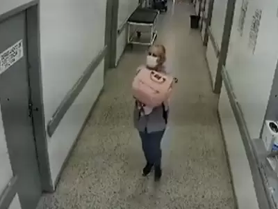 La mujer al momento de robarse una beb� en Paraguay