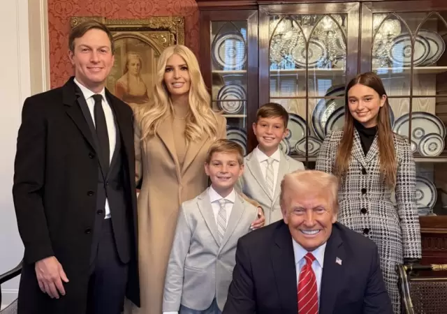 Donald Trump y familia el d�a previo a la asunci�n.
