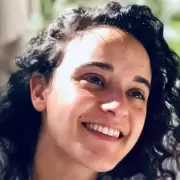 Emily Damari, la liberada mutilada de los dedos, recordó a su perro heroico