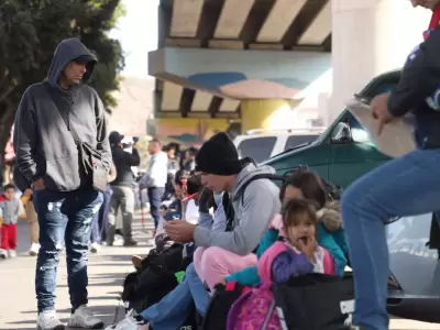 Migrantes esperan despu�s de la cancelaci�n del programa CBP One.