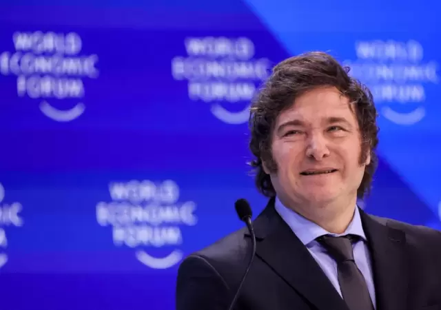 Milei lleg� a Suiza para disertar en Davos, reunirse con empresarios y recibir un premio.