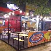 VIDEO: así un ladrón armado se llevó dinero y un celular de una pizzería