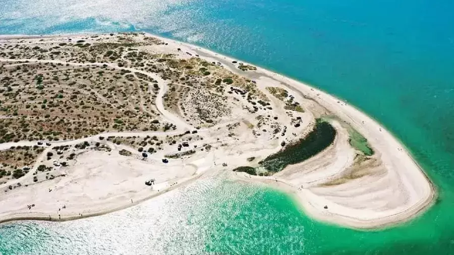 Punta Perdices es el destino ideal para aquellos que buscan relajarse en sus aguas transparentes.