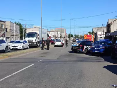 �Im�genes sensibles! Un ciclista qued� incrustado en un parabrisas en Santa Fe