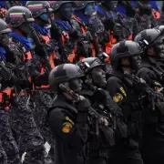 Maduro: "Partirle los dientes a cualquier grupo que pretenda entrar a Venezuela"