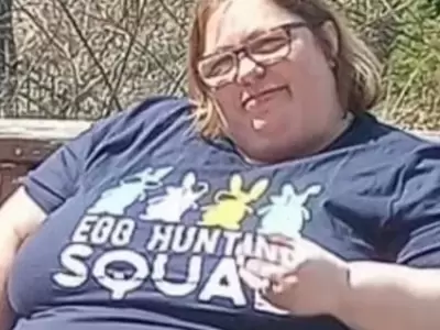 La mujer pesa alrededor de 154 kilos.