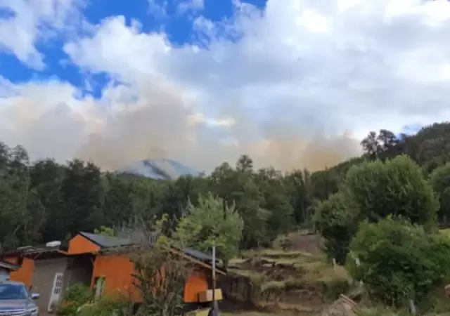 En Cascada de los Alerces los pobladores est�n preocupados por la cercan�a de los incendios a sus hogares.