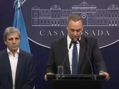 La conferencia de prensa de Caputo y Adorni